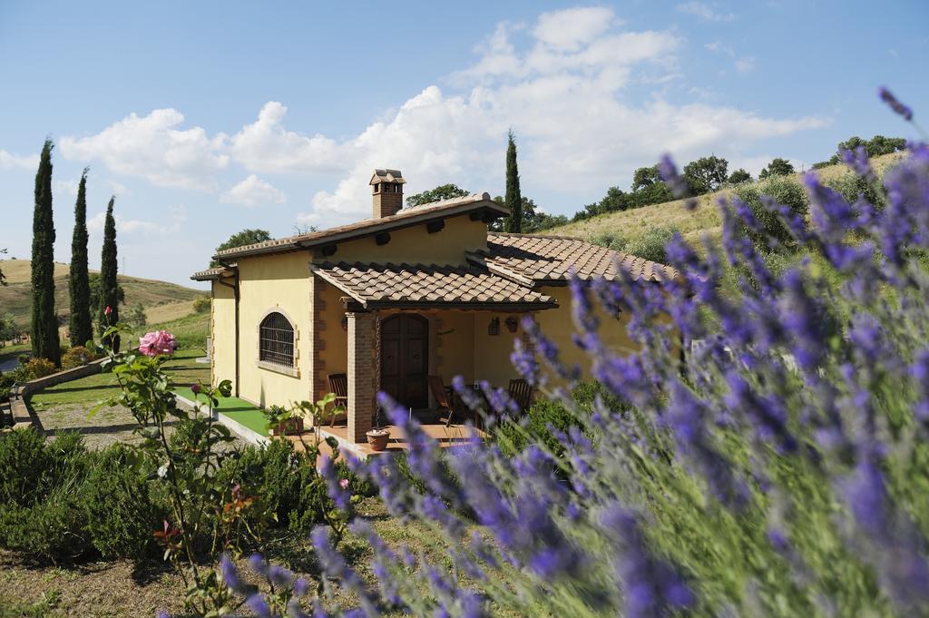 Le Capannacce Villa Cinigiano Exterior photo